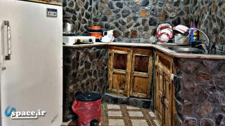 آشپزخانه اتاق گل یاس اقامتگاه بوم گردی آرامش - برزک - اصفهان