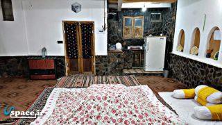 نمای داخلی اتاق بهارنارنج اقامتگاه بوم گردی آرامش - برزک - اصفهان